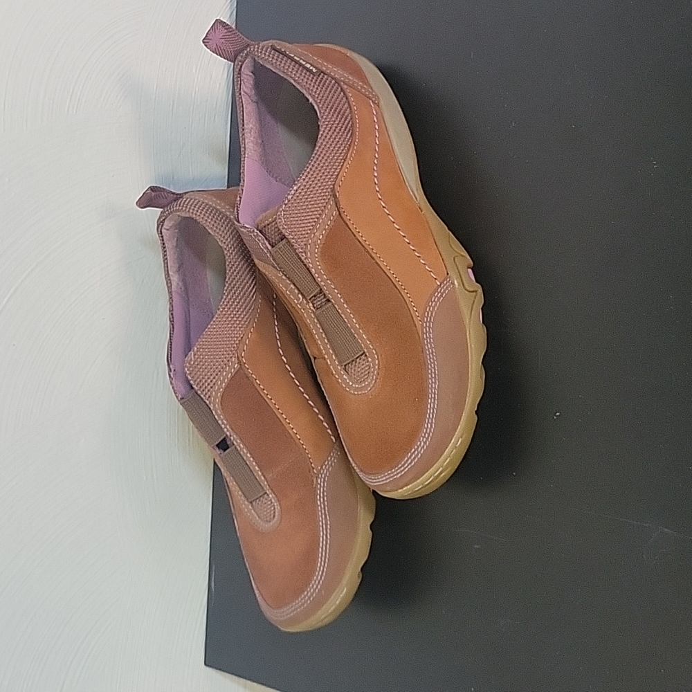 MERRELL CHEER SIZE 7 AND 6.5